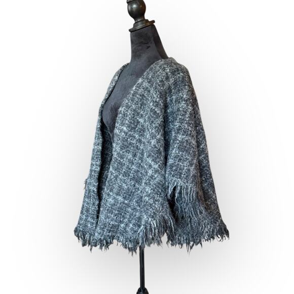 Vintage Weave of The Irish Gray Plaid Wool Cape Wrap Shawl w/Fringe One Size - Picture 3 of 11